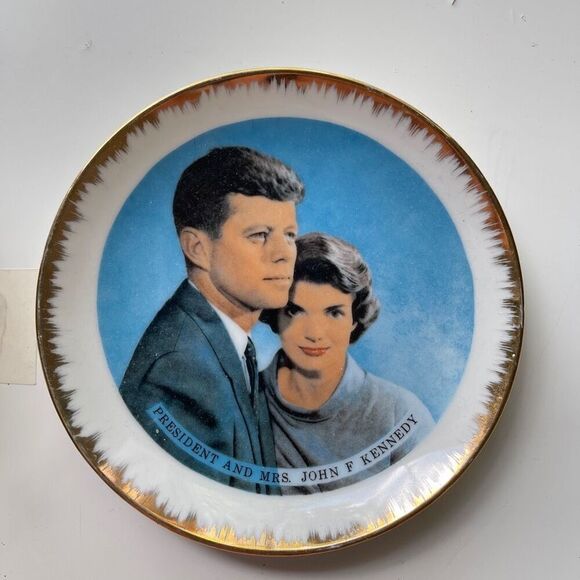Commemorative President & Mrs. John F Kennedy 1917-1963 Drinking Glass Plate Set - Picture 2 of 4